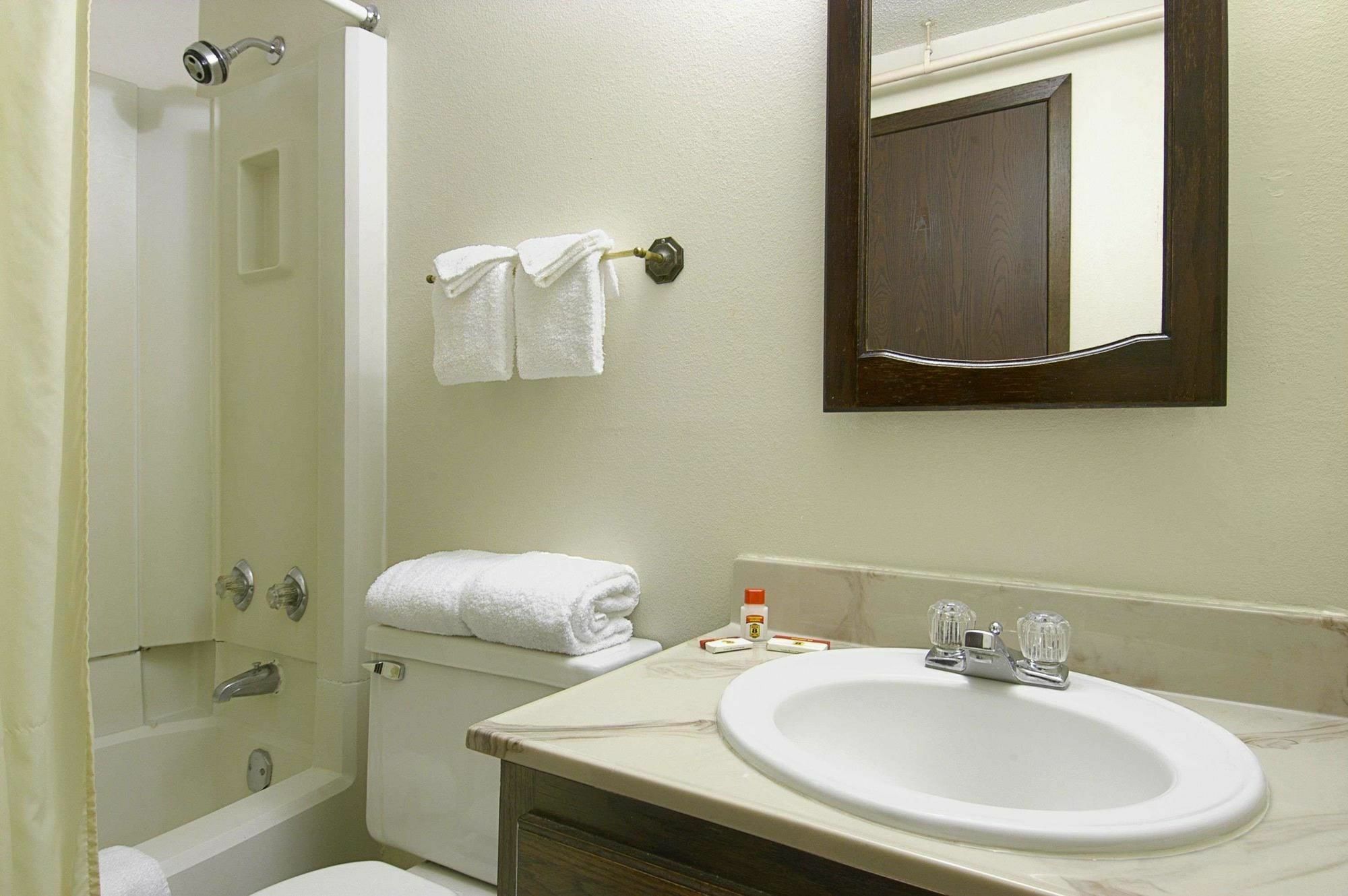 Baymont By Wyndham Mayo Clinic Area Motel